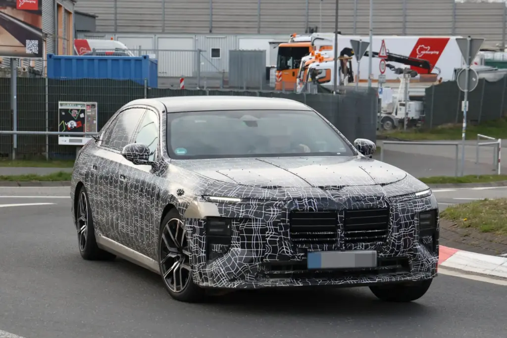 BMW Serie 7 2027 restyling 4 Motor16