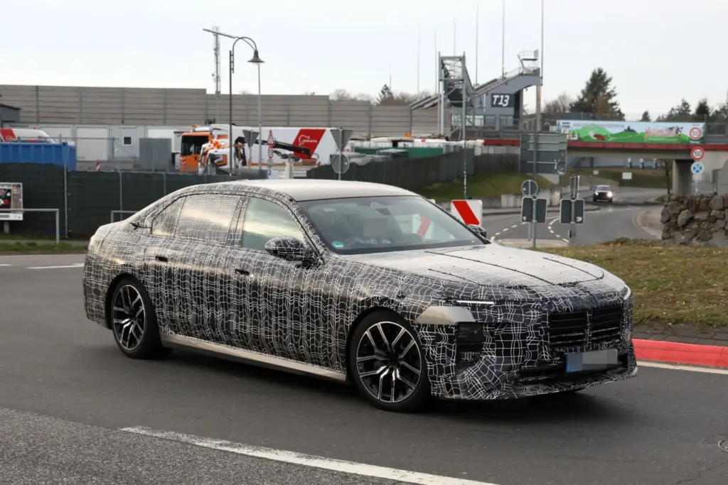 BMW Serie 7 2027 restyling 6 Motor16