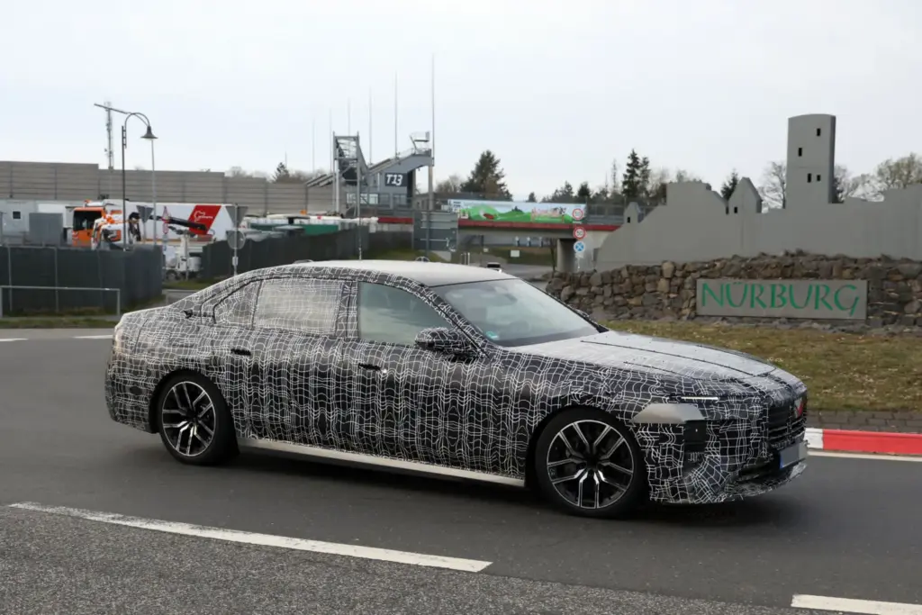 BMW Serie 7 2027 restyling 7 Motor16