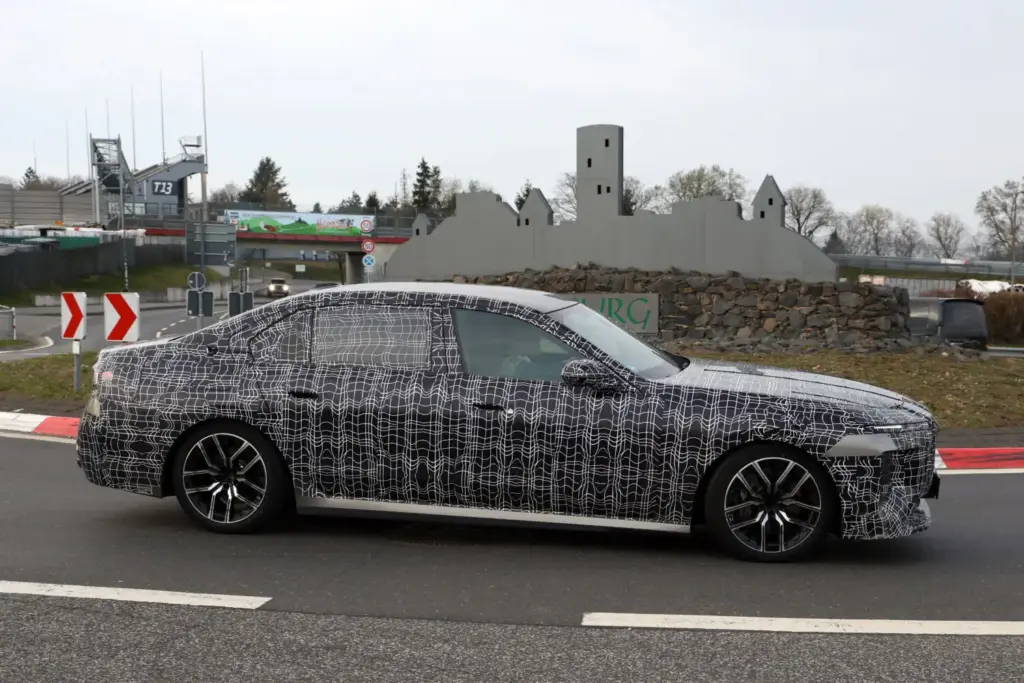 BMW Serie 7 2027 restyling 8 Motor16