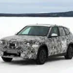 El renovado BMW X1 2027 sigue de pruebas en la nieve