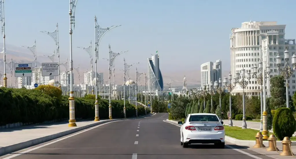 Blancos coches Turkmenistan Motor16