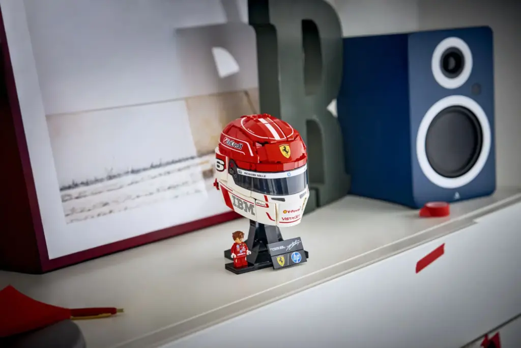 CASCOS LEGO HAMILTON LECLERC FERRARI1 Motor16