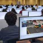 Esteban (44), profesor de autoescuela: «Si te tienes que presentar 139 veces para aprobar el examen teórico del carnet de conducir, mejor vete en transporte público»