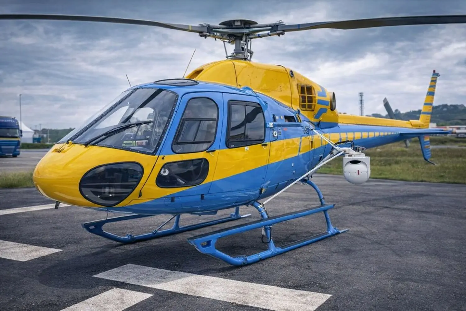 Alejandro, responsable de Medios Aéreos de la DGT: «Se ponen a 200 km/h porque apenas hay ruido»