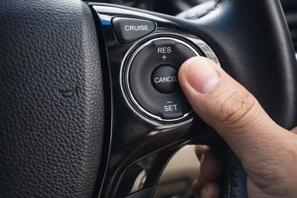 Control de crucero adaptativo: así acelera y frena solo para mantener la distancia de seguridad 1 Motor16 control de velocidad coche