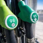 Mezclar gasolina normal y premium: el error que cometen muchos conductores y del que acaban arrepintiéndose a corto plazo