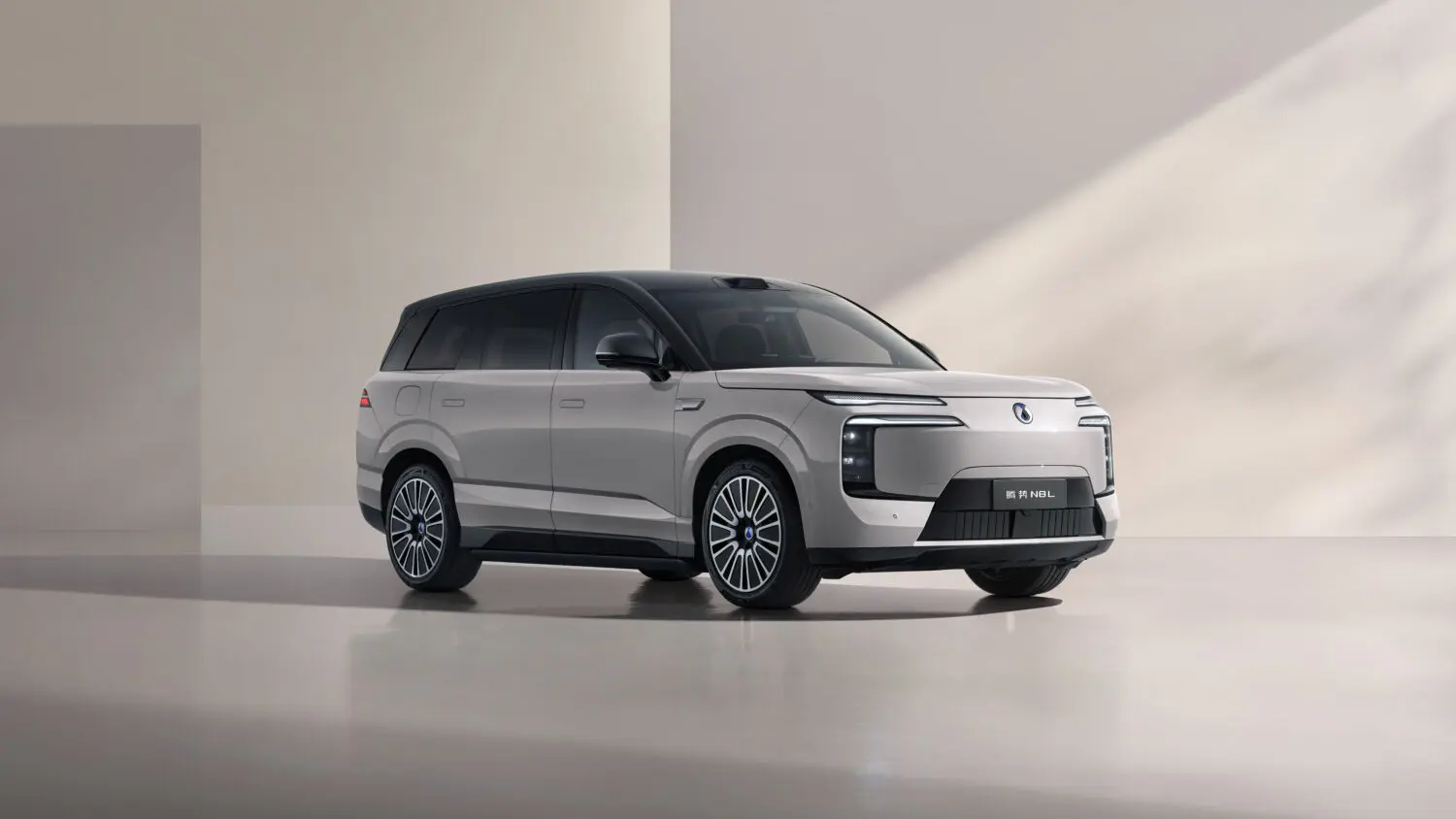 Pantalla coche de 30 pulgadas: lo que aporta el infoentretenimiento gigante del Denza N8 de BYD