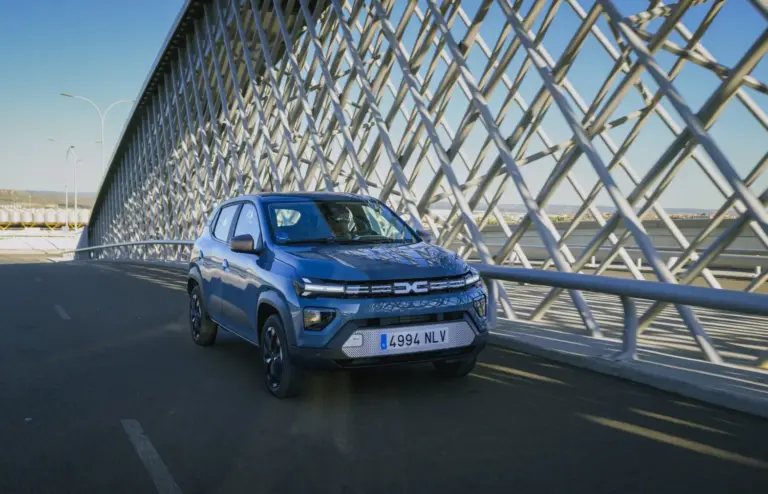 La electrificación cotidiana del Dacia Spring se hace adulta