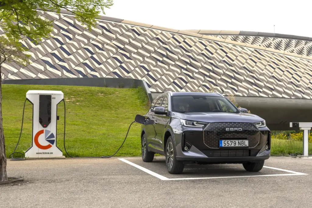 EBRO S700 PHEV 14 Motor16