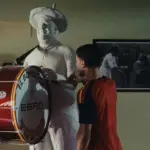 EBRO rinde tributo a Manolo el del Bombo: su estatua recorrerá España antes del Mundial a bordo del s800 PHEV