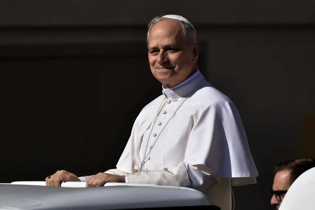 papamóvil león xiv