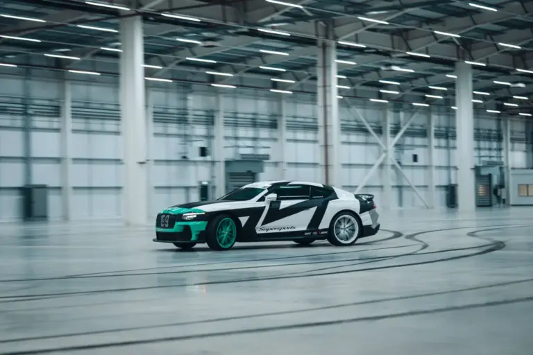 Bentley desvela los secretos de producción de su film más extremo: “Supersports: FULL SEND”