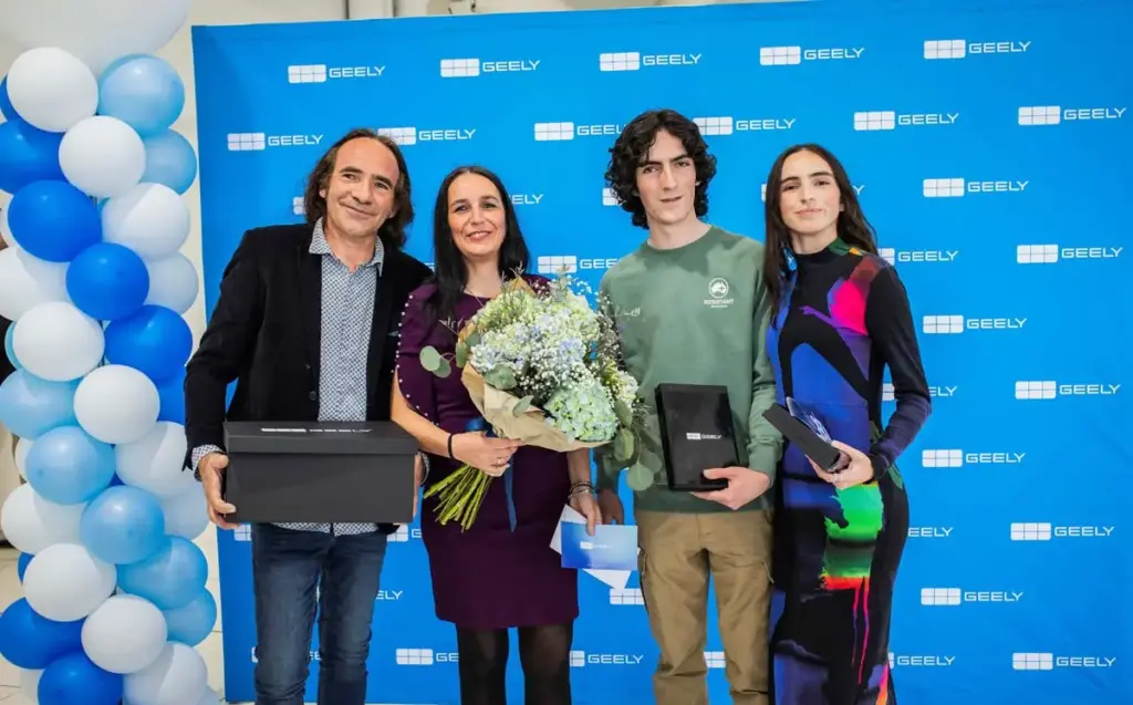 Geely Auto aterriza con fuerza en España: primera entrega de un Starray EM-i y concesionarios en nueve ciudades 1 Motor16 Geely Auto primera entrega 2 Motor16