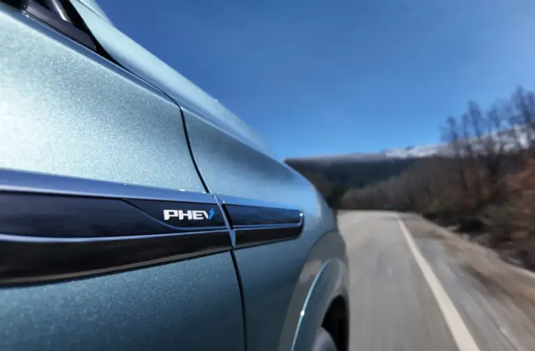 China elimina las ayudas a los PHEV desde 2027: el golpe que cambia su conquista europea