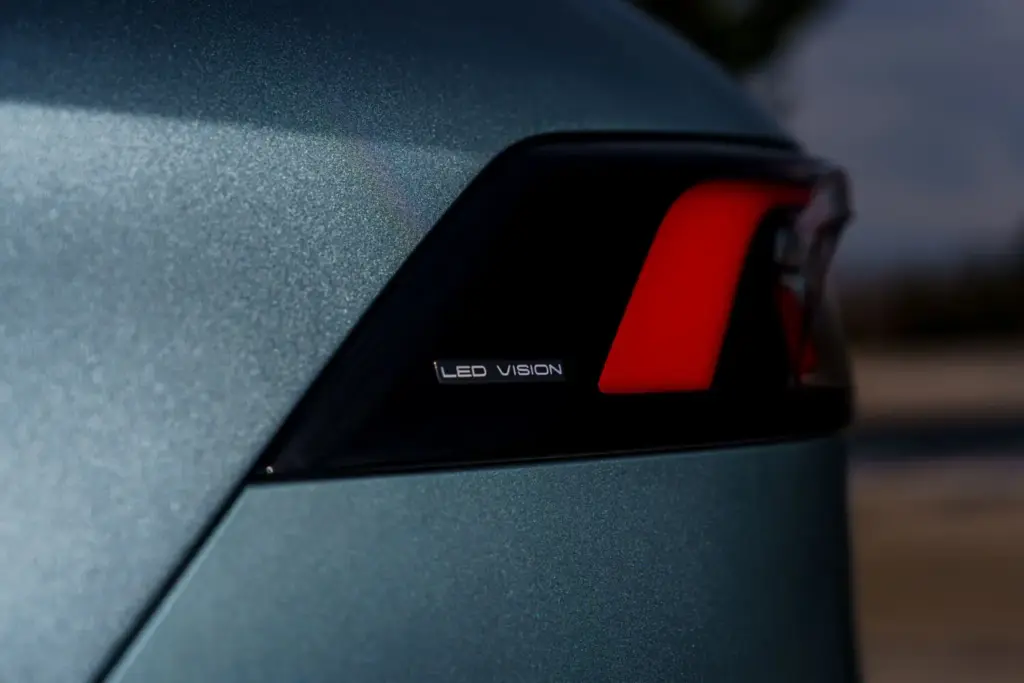 JAECOO 8 SHS estaticas 16 Motor16