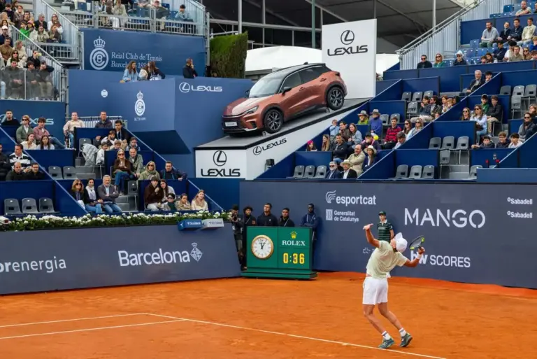 Lexus propone una experiencia de electrificación e innovación en el Trofeo Conde de Godó de tenis