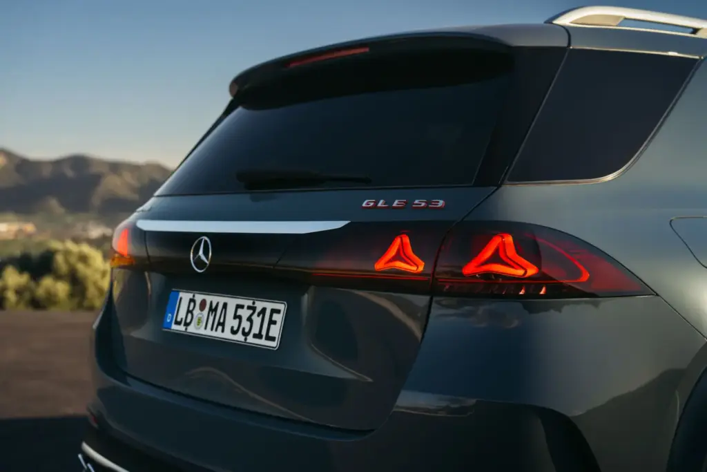 MERCEDES AMG GLE 53 4MATIC 15 Motor16