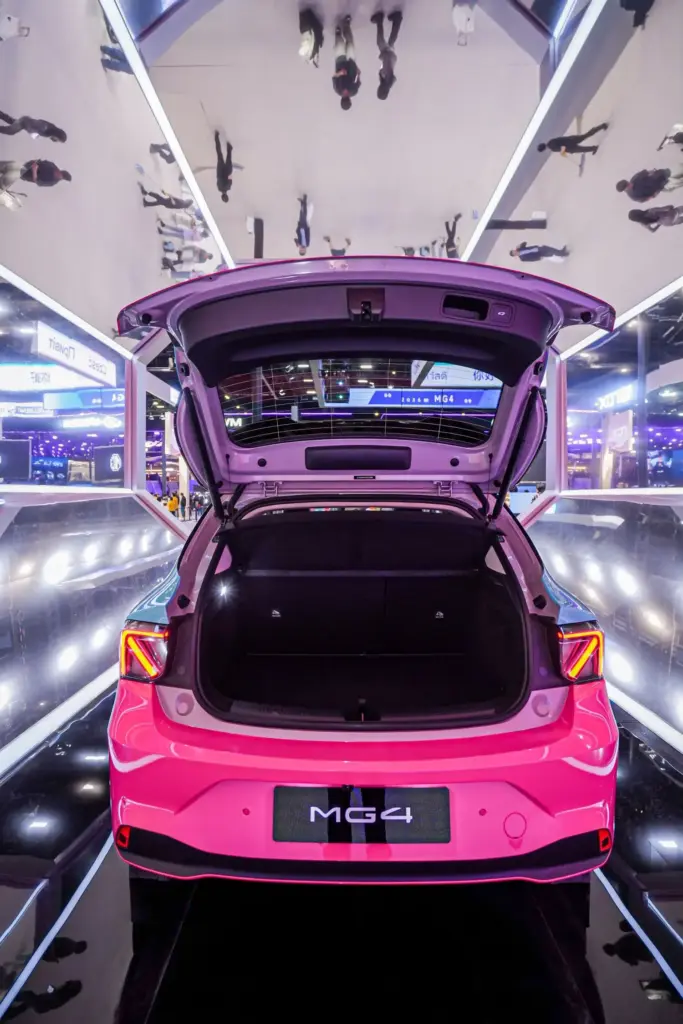 MG en el Salon de Pekin 31 Motor16