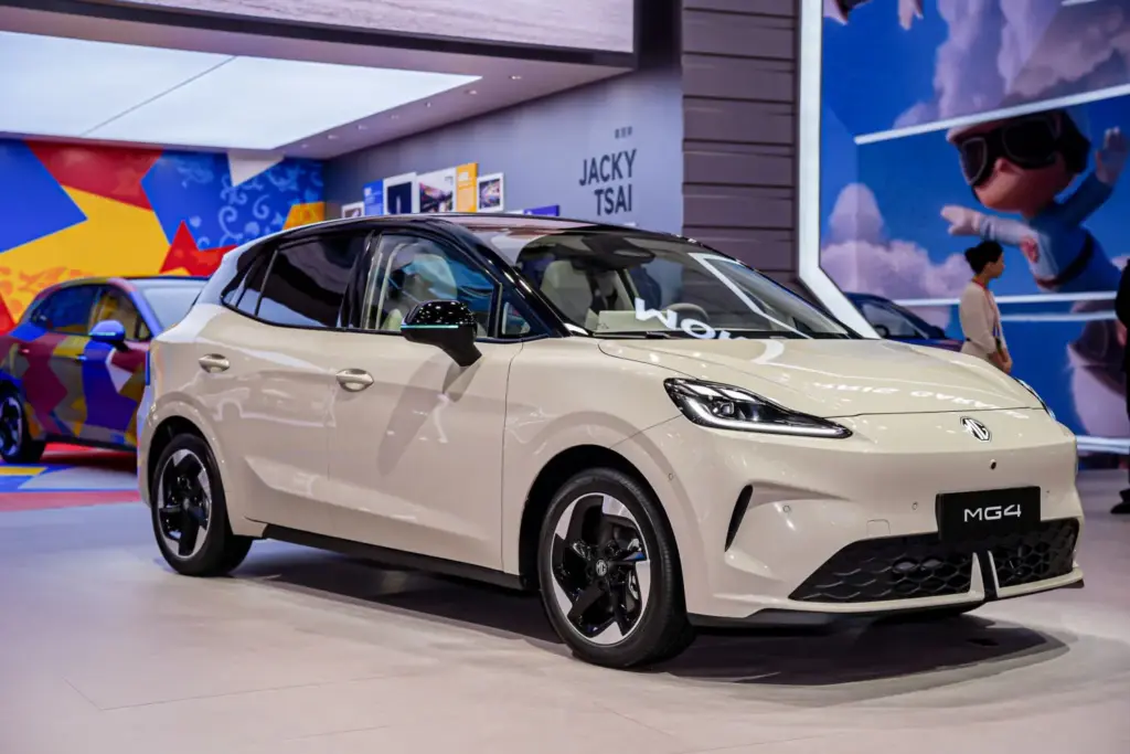 MG4 en el Salon de Pekin 20 Motor16