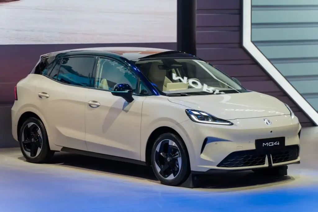 MG4 en el Salon de Pekin 21 Motor16