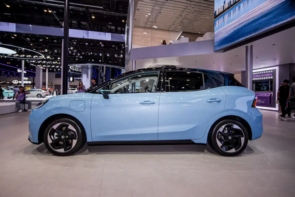 MG4 en el Salon de Pekin 5 Motor16