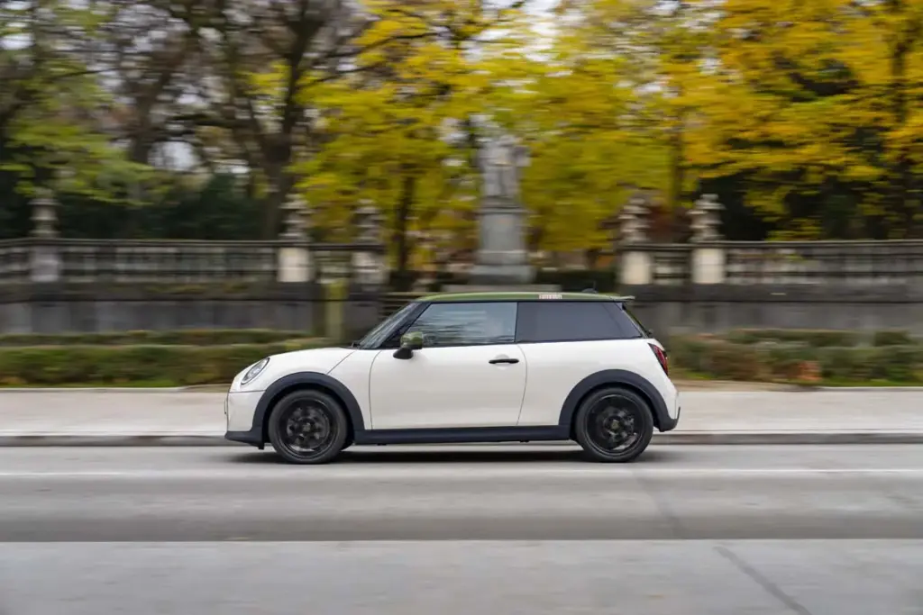 MINI PAUL SMITH SALON MUEBLE MILAN5 Motor16