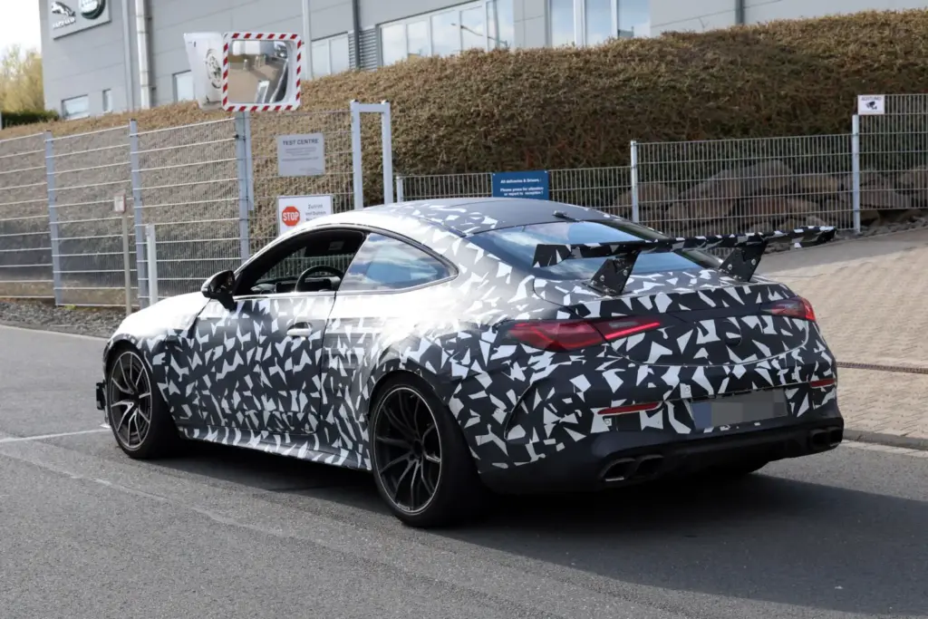 Mercedes AMG CLE 63 Mythos 10 Motor16