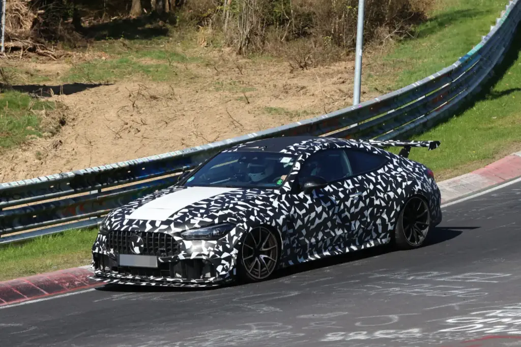 Mercedes AMG CLE 63 Mythos 16 Motor16