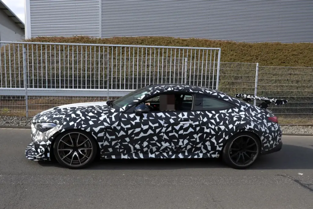 Mercedes AMG CLE 63 Mythos 6 Motor16