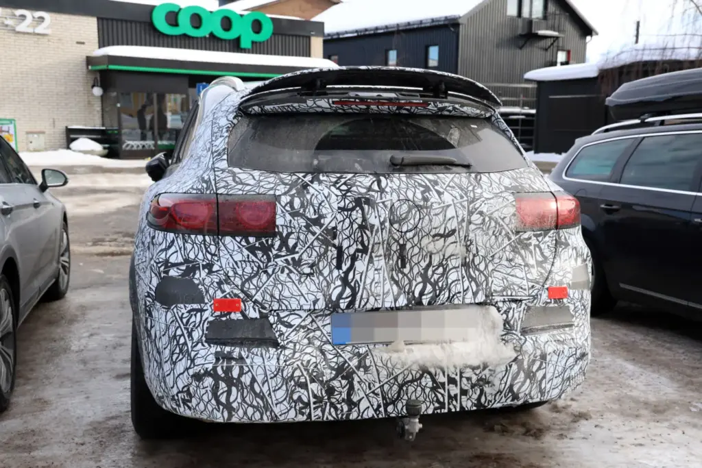 Mercedes AMG GLC EQ 2027 1 Motor16