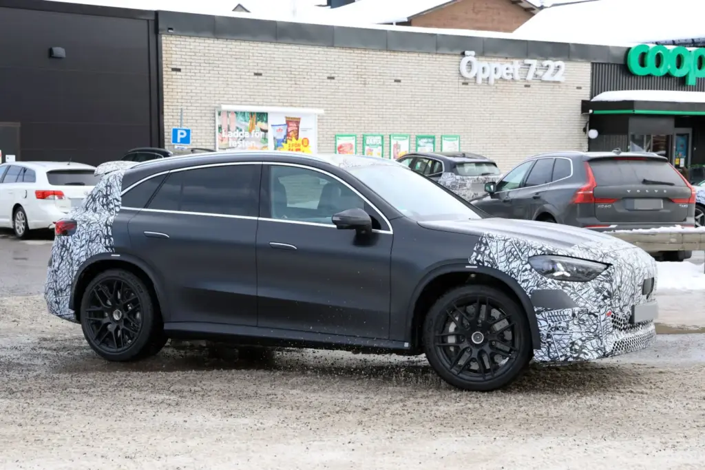 Mercedes AMG GLC EQ 2027 10 Motor16