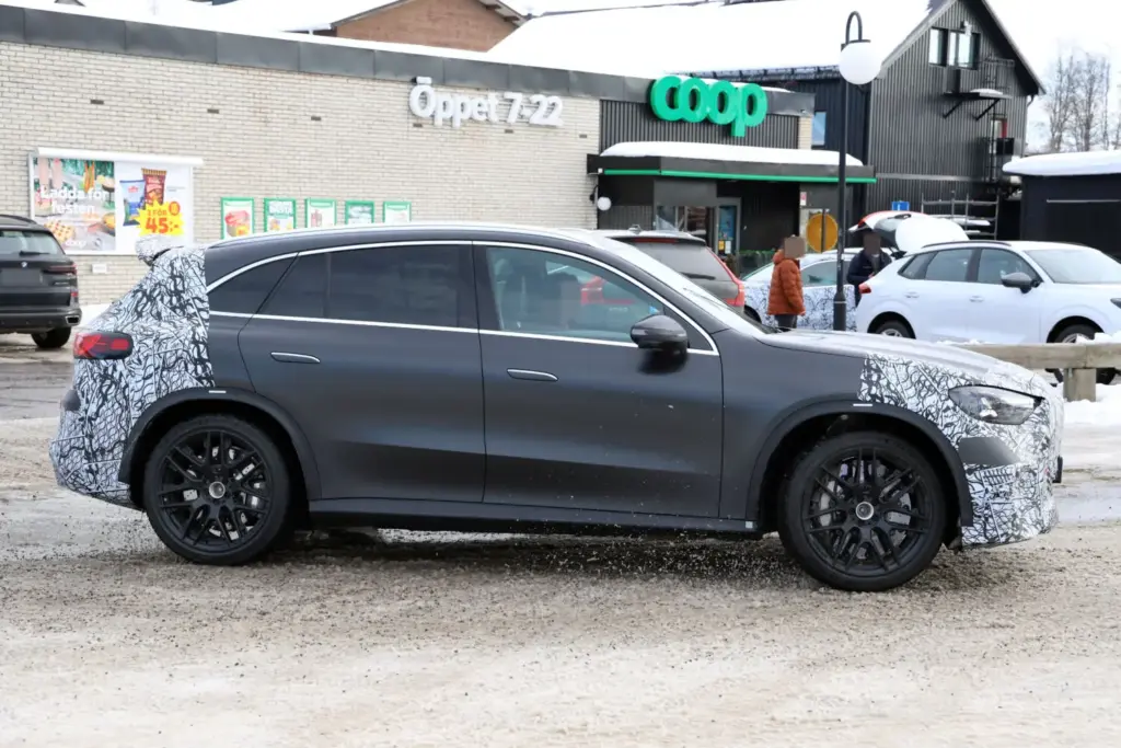 Mercedes AMG GLC EQ 2027 11 Motor16