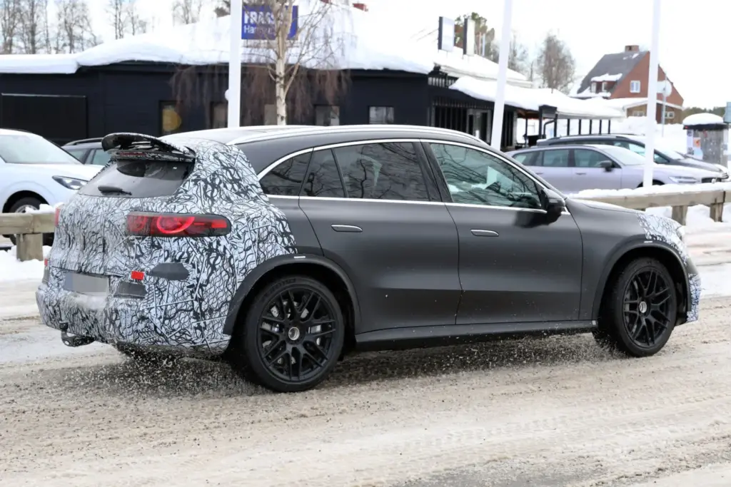 Mercedes AMG GLC EQ 2027 13 Motor16