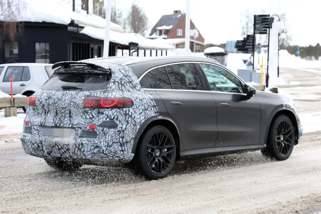 Mercedes AMG GLC EQ 2027 14 Motor16