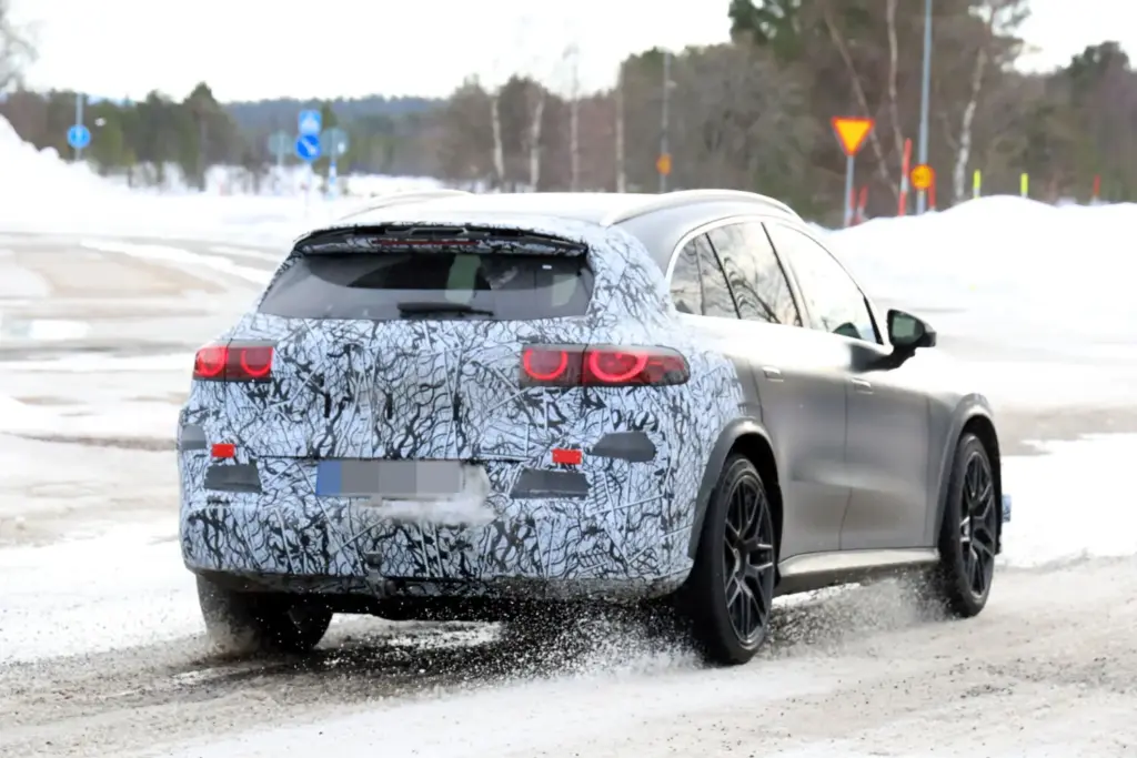 Mercedes AMG GLC EQ 2027 16 Motor16