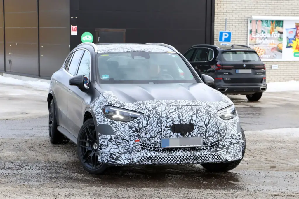 Mercedes AMG GLC EQ 2027 7 Motor16