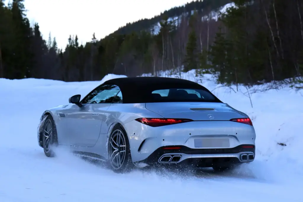 Mercedes AMG SL 2027 restyling 10 Motor16