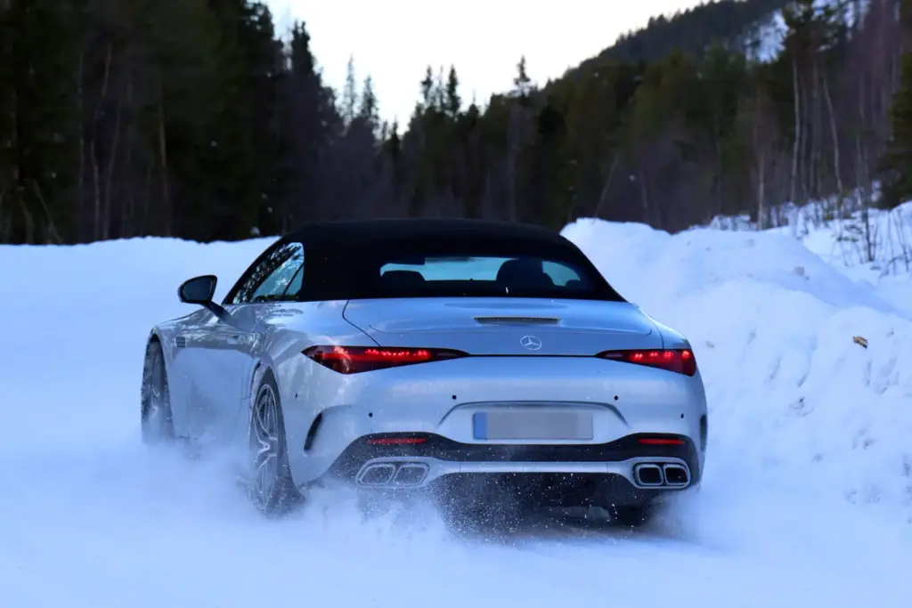 Mercedes AMG SL 2027 restyling 11 Motor16