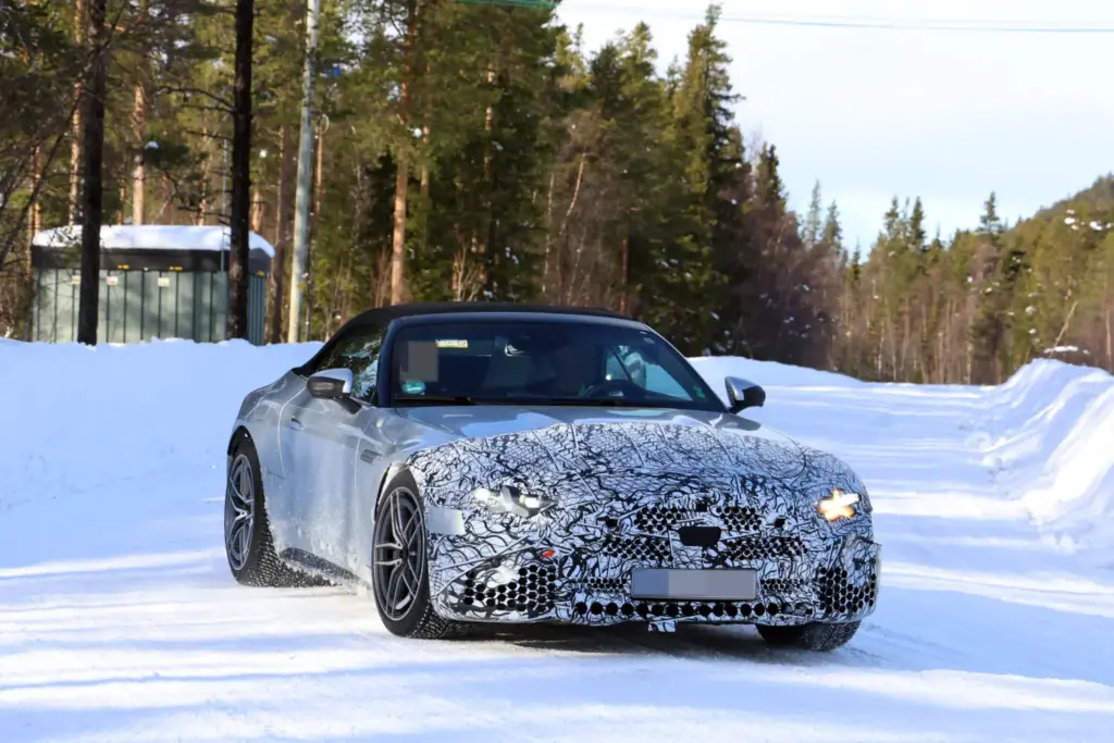 Mercedes AMG SL 2027 restyling 16 Motor16