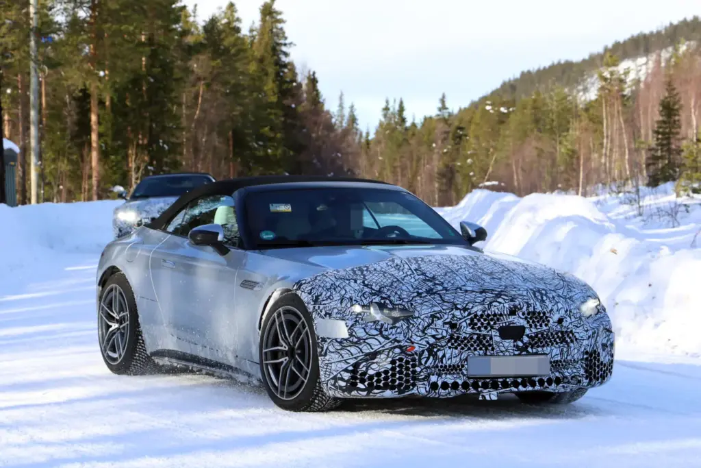 Mercedes AMG SL 2027 restyling 17 Motor16