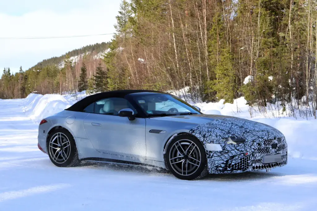 Mercedes AMG SL 2027 restyling 19 Motor16