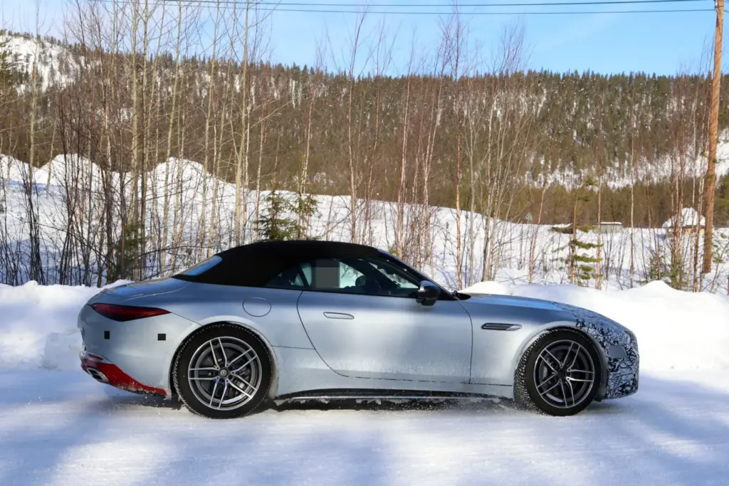 Mercedes AMG SL 2027 restyling 22 Motor16