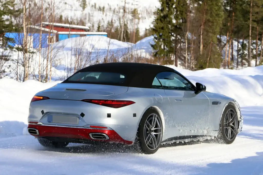 Mercedes AMG SL 2027 restyling 25 Motor16
