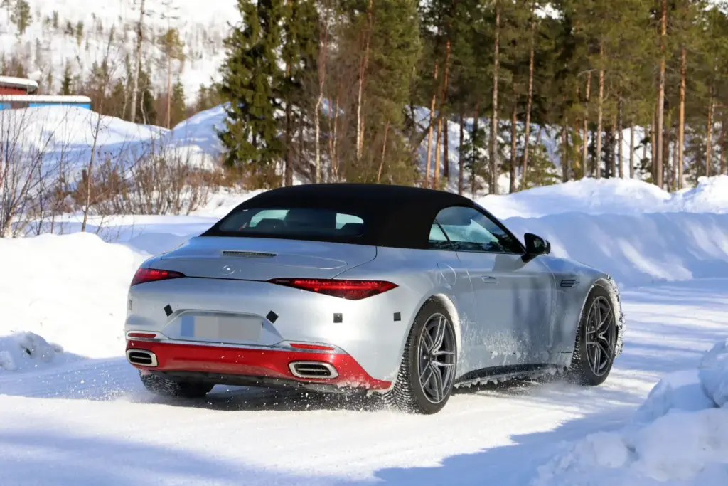 Mercedes AMG SL 2027 restyling 26 Motor16