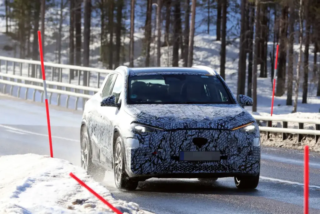 Mercedes Benz GLA EQ 2027 1 Motor16