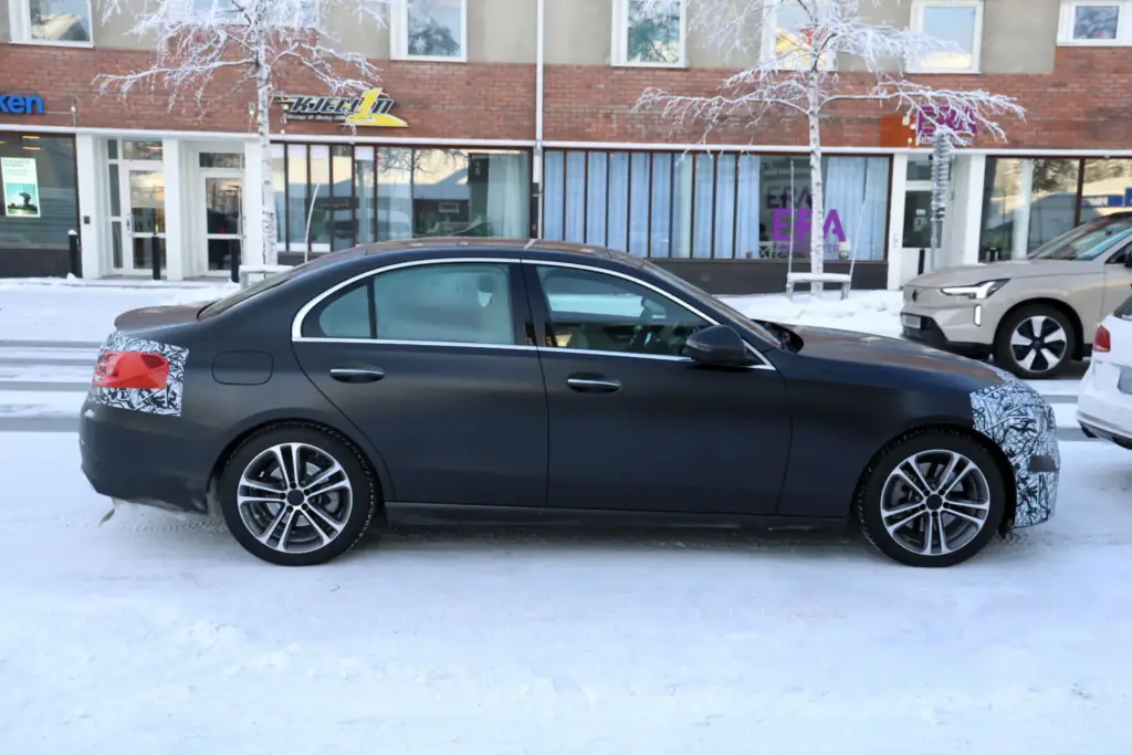 Mercedes Clase C 2027 FL 6 Motor16