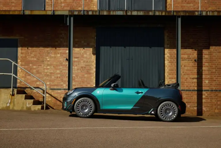 Este Mini John Cooper Works Convertible se llama Mini.01 y es un encargo muy especial