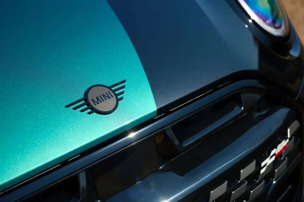 Este Mini John Cooper Works Convertible se llama Mini.01 y es un encargo muy especial