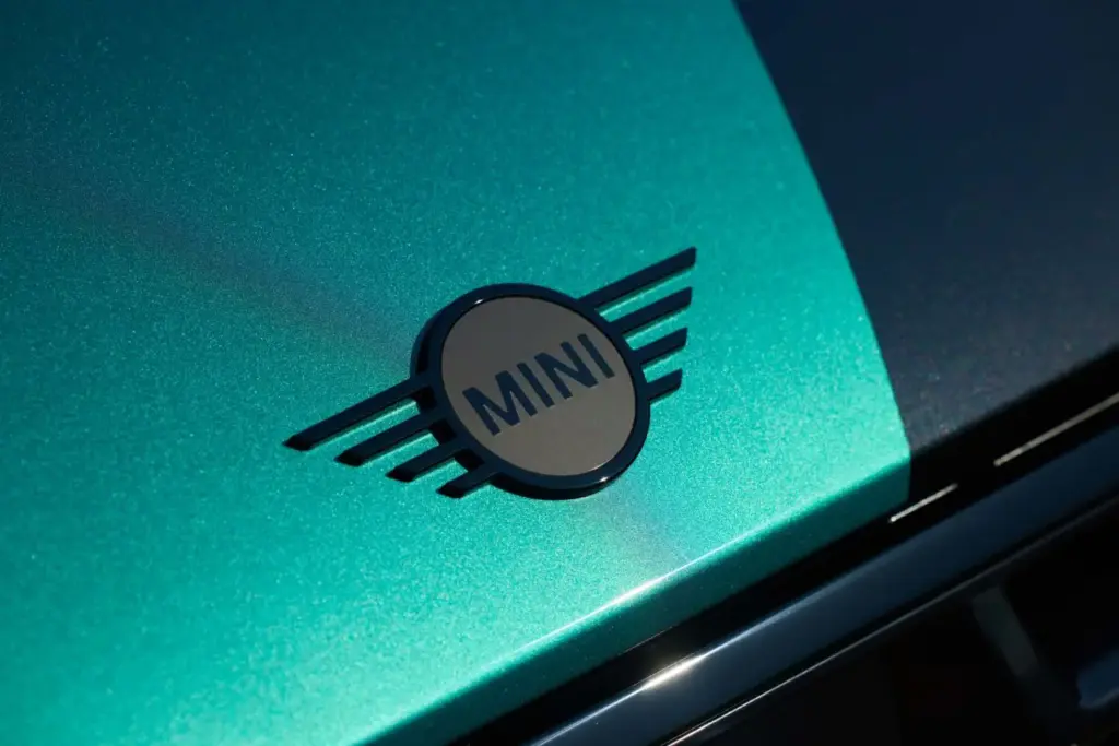 Este Mini John Cooper Works Convertible se llama Mini.01 y es un encargo muy especial